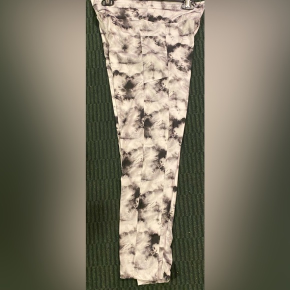 Women’s Active Leggings - Picture 3 of 6